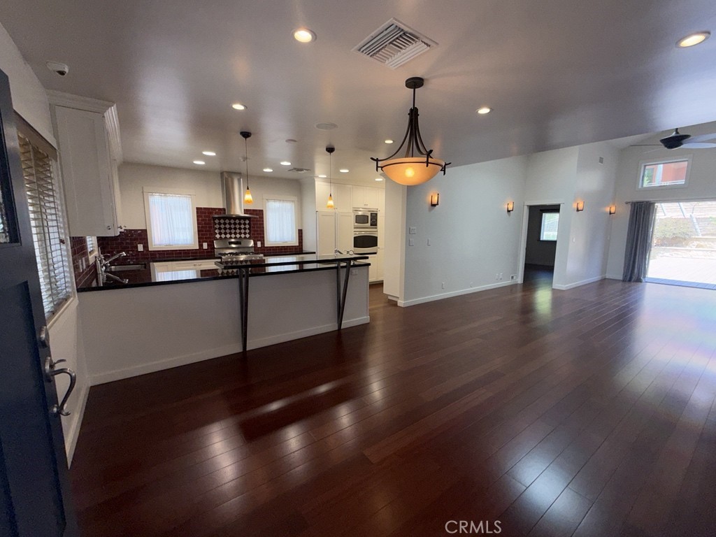 2746 North Kenneth Road Burbank, CA 91504 - Photo 2 of 29