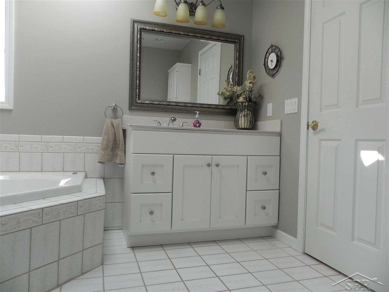 7321 Fraser Road Freeland, MI 48623 - Photo 17 of 60 MASTER BEDROOM SUITE