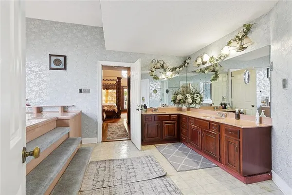 $495,000 | 3504 Lake Palourde Drive, Harvey, LA 70058