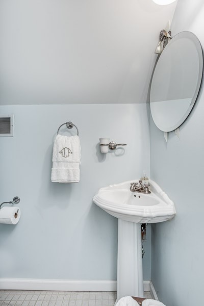 5911 Post Road Nashville, TN 37205 - Photo 27 of 38 a bathroom with a sink and a mirror