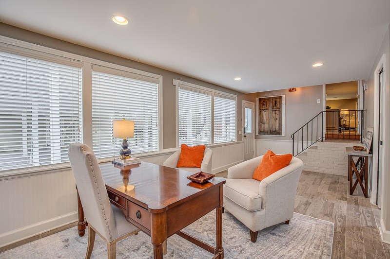 5911 Post Road Nashville, TN 37205 - Photo 29 of 38 a living room with furniture and a window