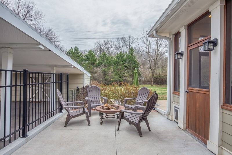 5911 Post Road Nashville, TN 37205 - Photo 36 of 38 a view of a patio with a table and chairs