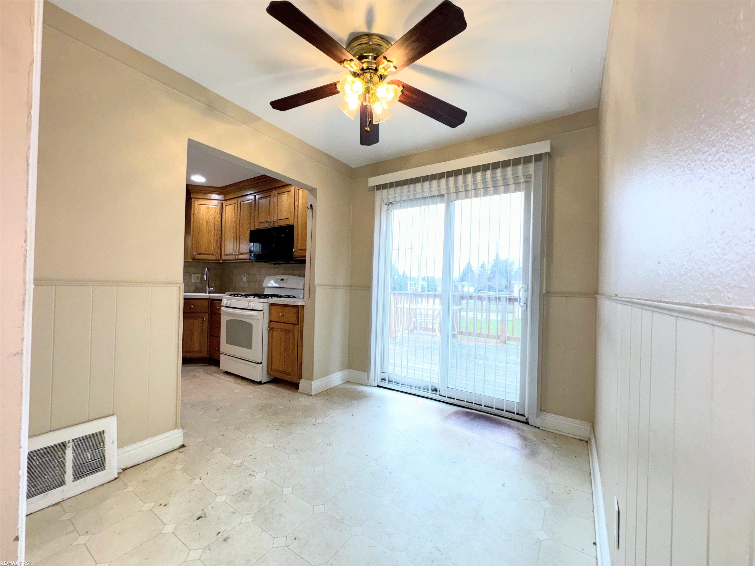 15296 Frazho Road Roseville, MI 48066 - Photo 9 of 52 50130285-6948f429-d3b9-4e9e-9ecb-620a19567ee8.JPG