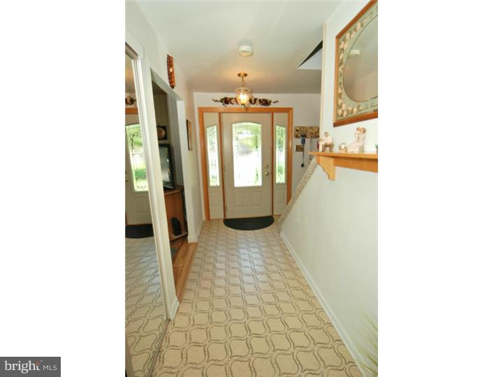 395 Coldspring Road Southampton, PA 18966 - Photo 2 of 24 Foyer