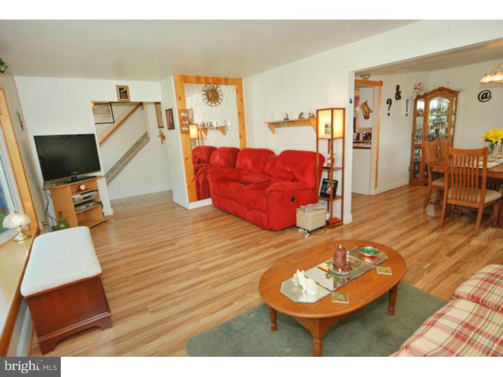 395 Coldspring Road Southampton, PA 18966 - Photo 12 of 24 Living Room
