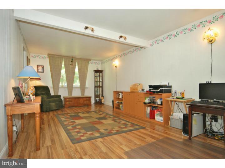 395 Coldspring Road Southampton, PA 18966 - Photo 3 of 24 Family Room