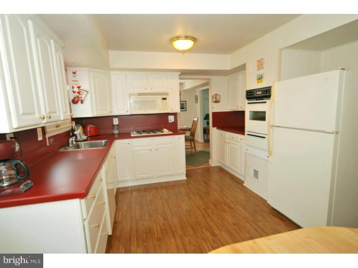 395 Coldspring Road Southampton, PA 18966 - Photo 7 of 24 Kitchen