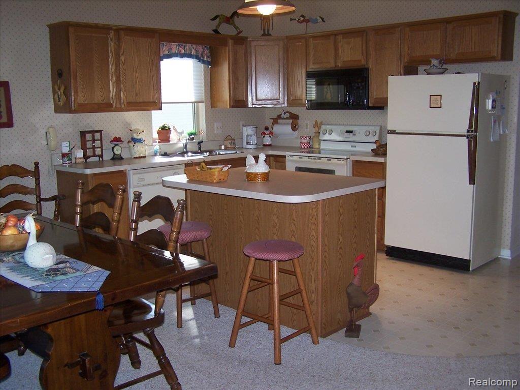 1450 River Road, Unit 16 St. Clair, MI 48079 - Photo 4 of 9 100_9665