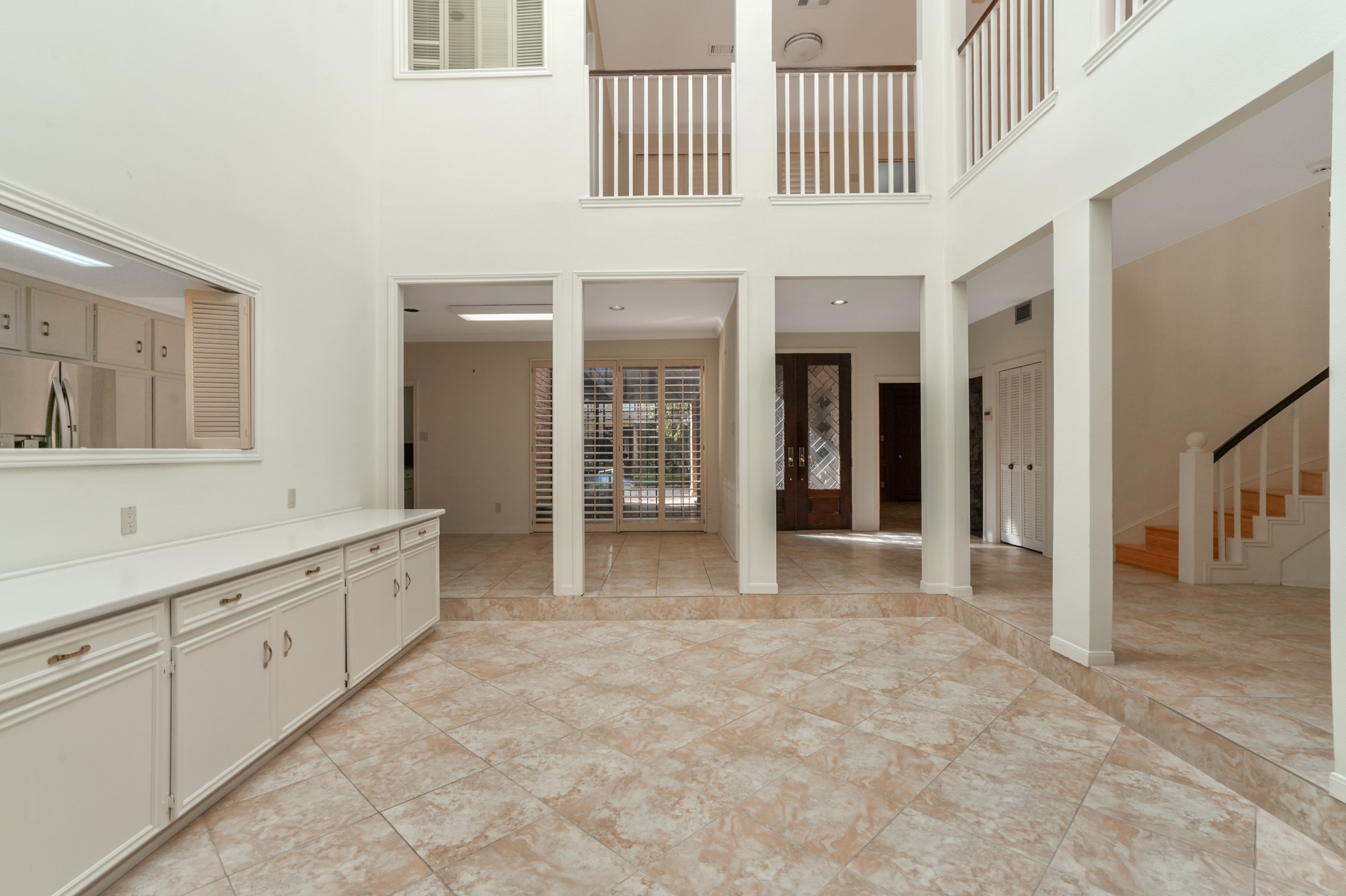 201 Vanderpool Lane, Unit 65 Houston, TX 77024 - Photo 31 of 34 a view of a hallway with closet and chandelier