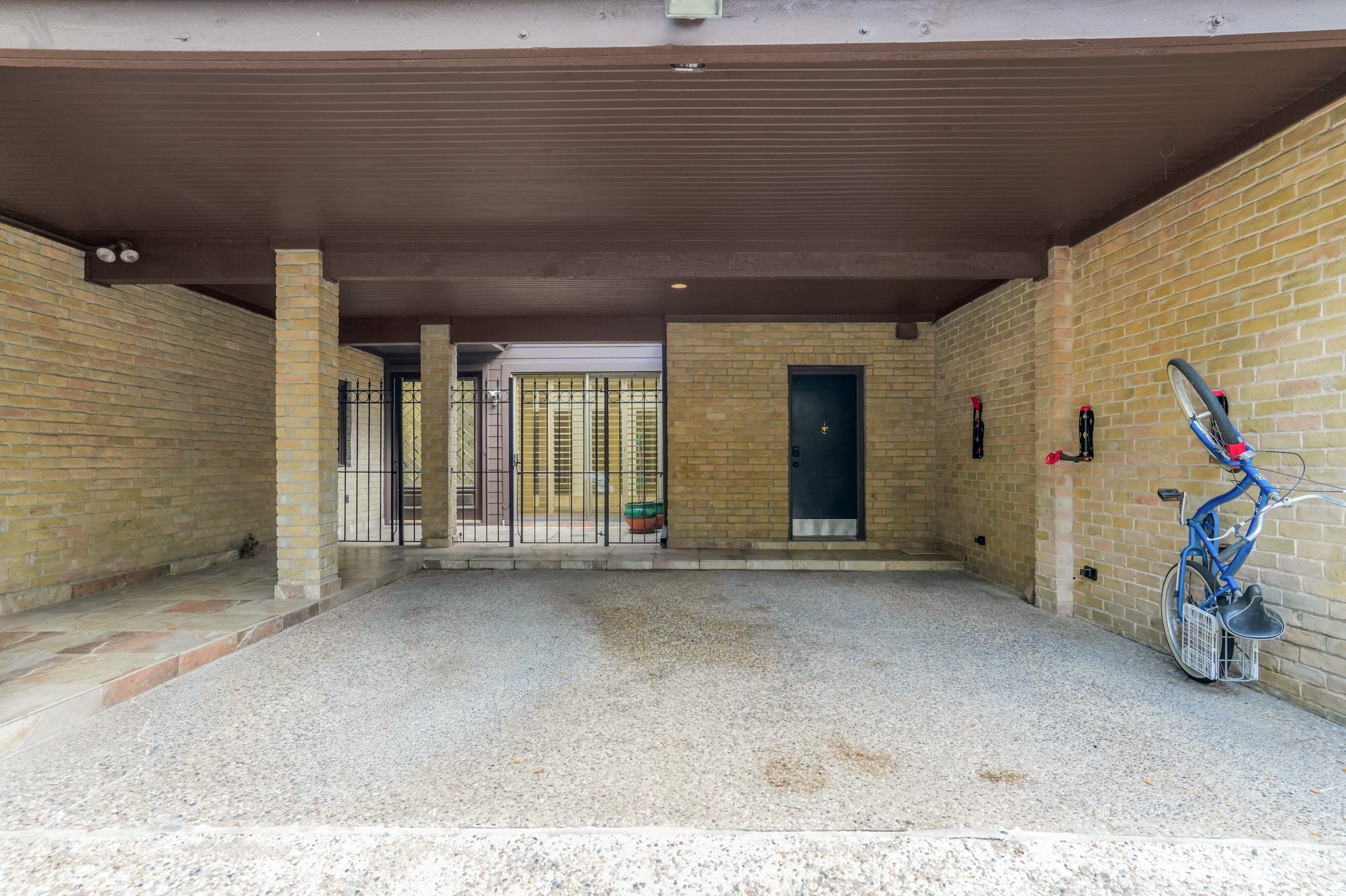 201 Vanderpool Lane, Unit 65 Houston, TX 77024 - Photo 4 of 34 a view of an empty room