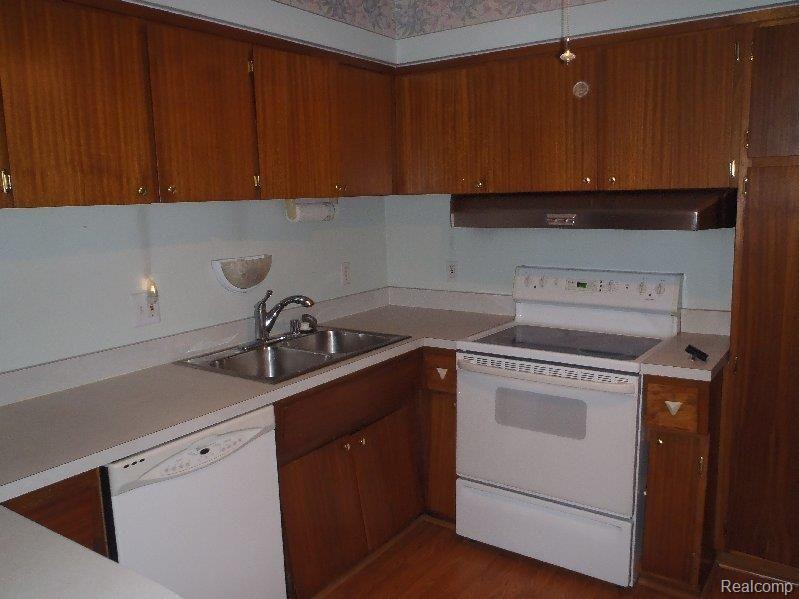 4632 Valley Road Trenton, MI 48183 - Photo 6 of 11 9744_E.jpg
