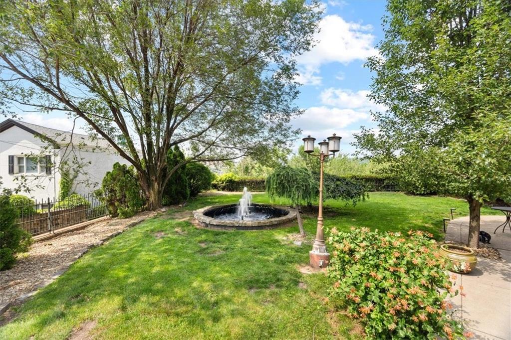 1 Pius Street, Unit A4 Pittsburgh, PA 15203 - Photo 34 of 40 common courtyard