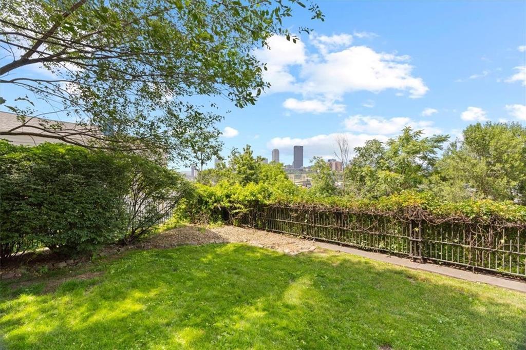 1 Pius Street, Unit A4 Pittsburgh, PA 15203 - Photo 36 of 40 common courtyard