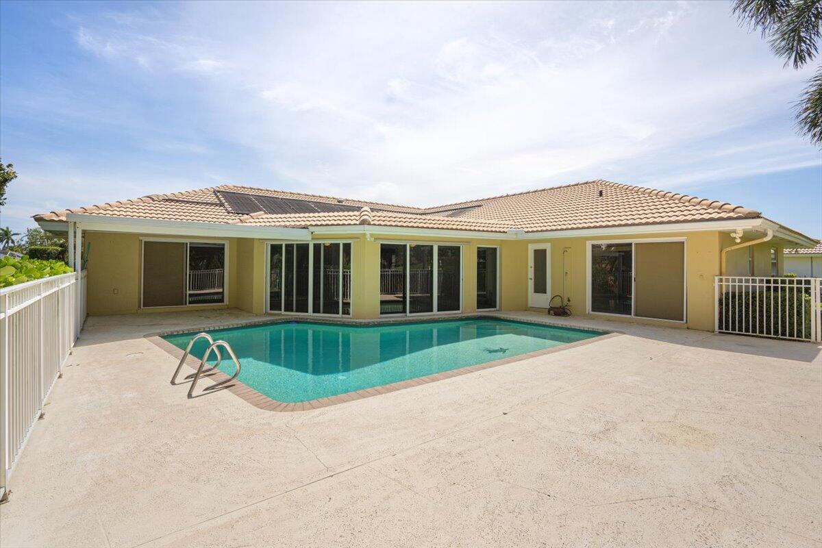 3261 Southeast Fairway West Stuart, FL 34997 - Photo 42 of 44 front view of a house with a garden