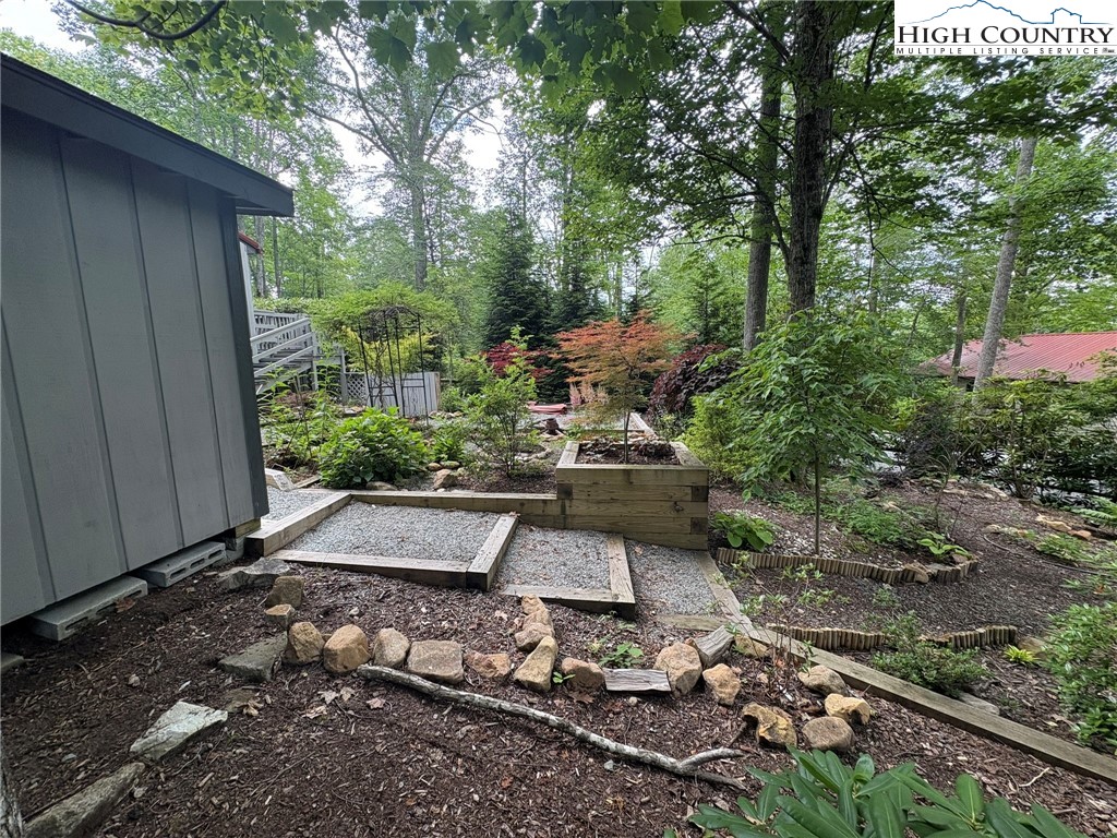 527 Windridge Road Newland, NC 28657 - Photo 26 of 33 a view of a backyard