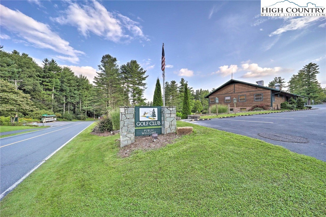 527 Windridge Road Newland, NC 28657 - Photo 29 of 33 a view of a street with a building in the background