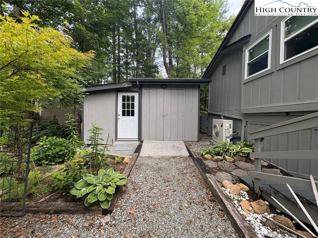 527 Windridge Road Newland, NC 28657 - Photo 4 of 33 a house with trees in the background
