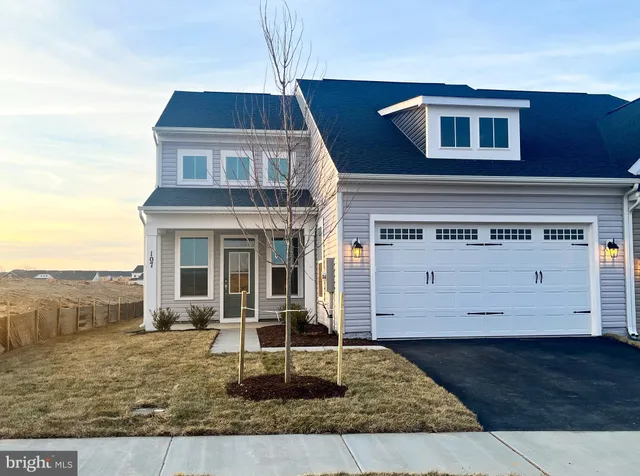a view of a house with entertaining space