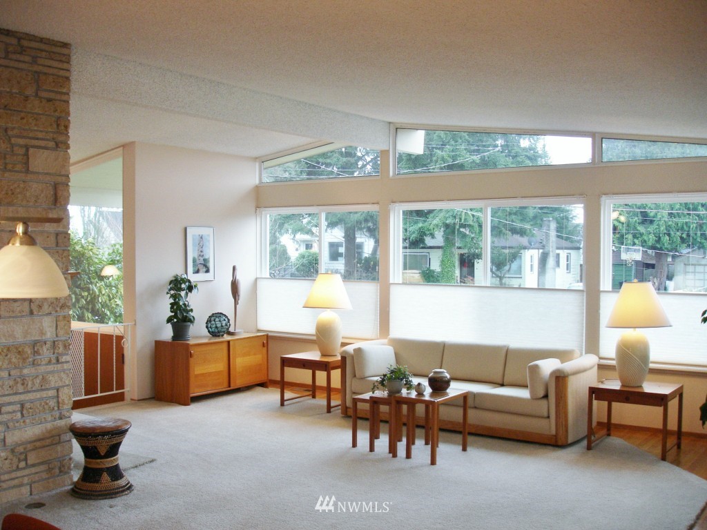 3926 Southwest Kenyon Street Seattle, WA 98136 - Photo 3 of 15 Gallery Image 3