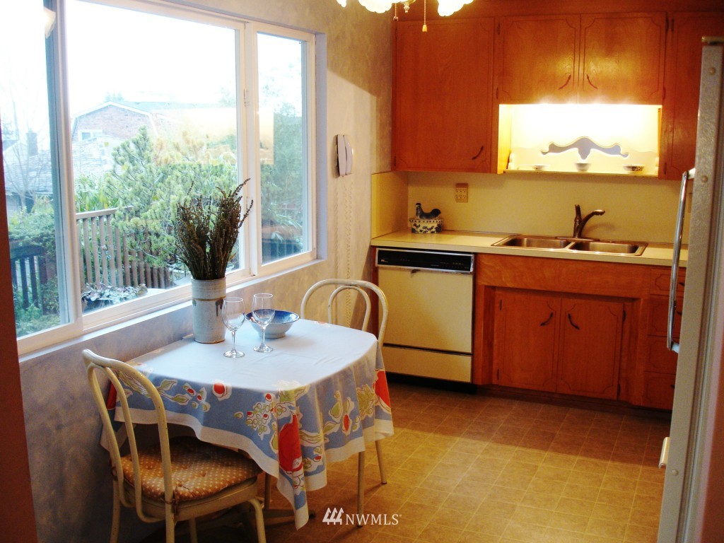 3926 Southwest Kenyon Street Seattle, WA 98136 - Photo 8 of 15 Gallery Image 8