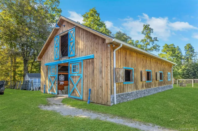 $899,000 | 73 Lake Ellis Road, Wingdale, NY 12594