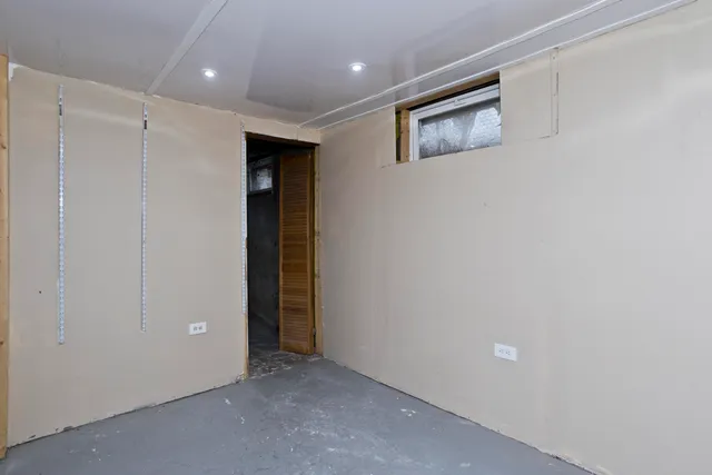 $224,000 | 39 Wade Avenue, Bloomfield, CT 06002