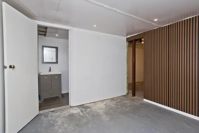 $224,000 | 39 Wade Avenue, Bloomfield, CT 06002