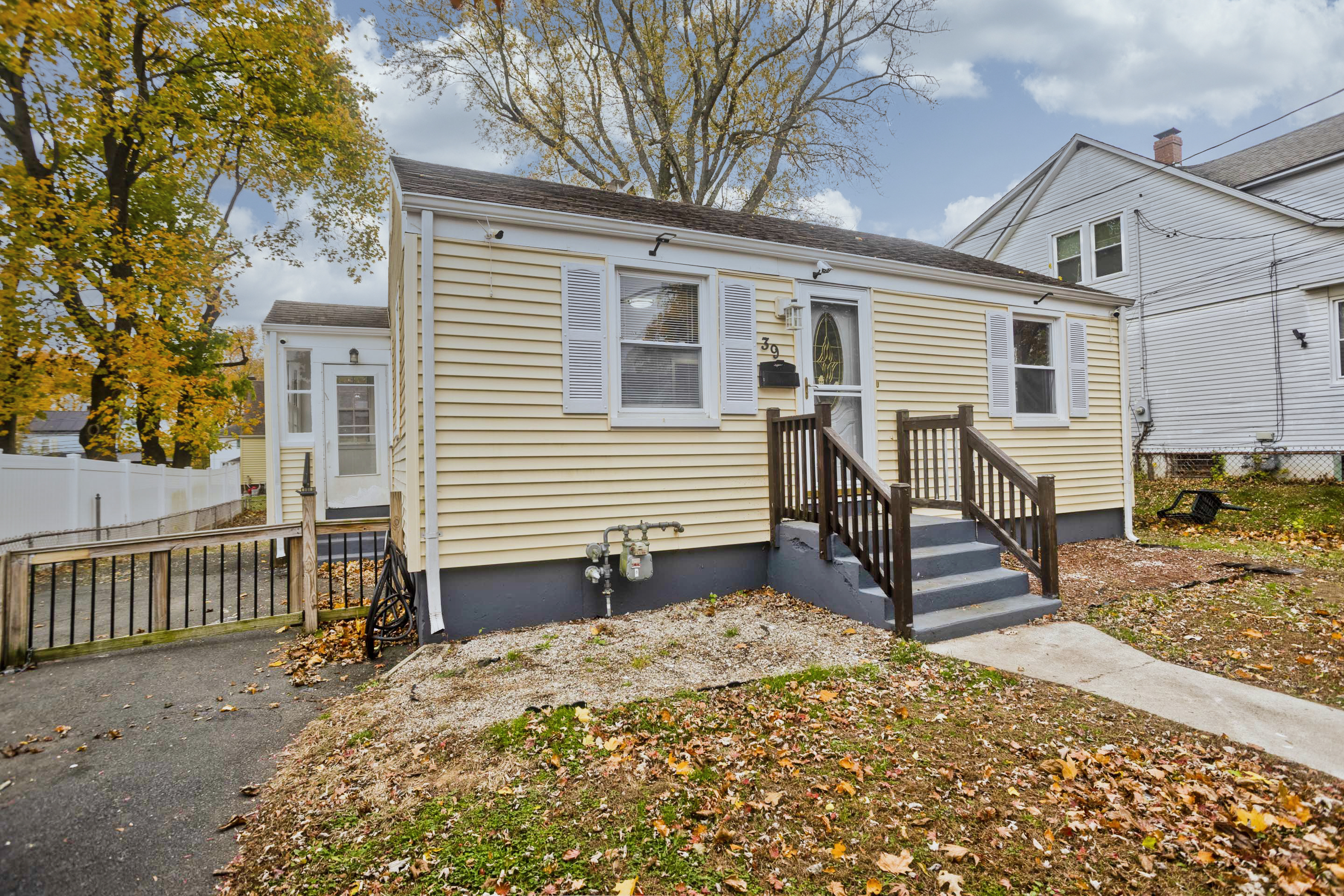 39 Wade Avenue Bloomfield, CT 06002 - Photo 3 of 34