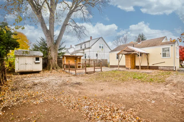 $224,000 | 39 Wade Avenue, Bloomfield, CT 06002