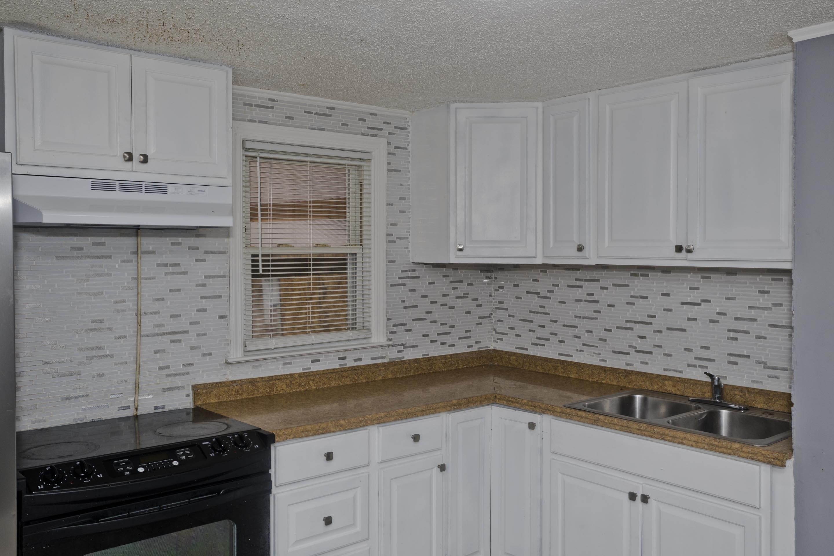 39 Wade Avenue Bloomfield, CT 06002 - Photo 9 of 34