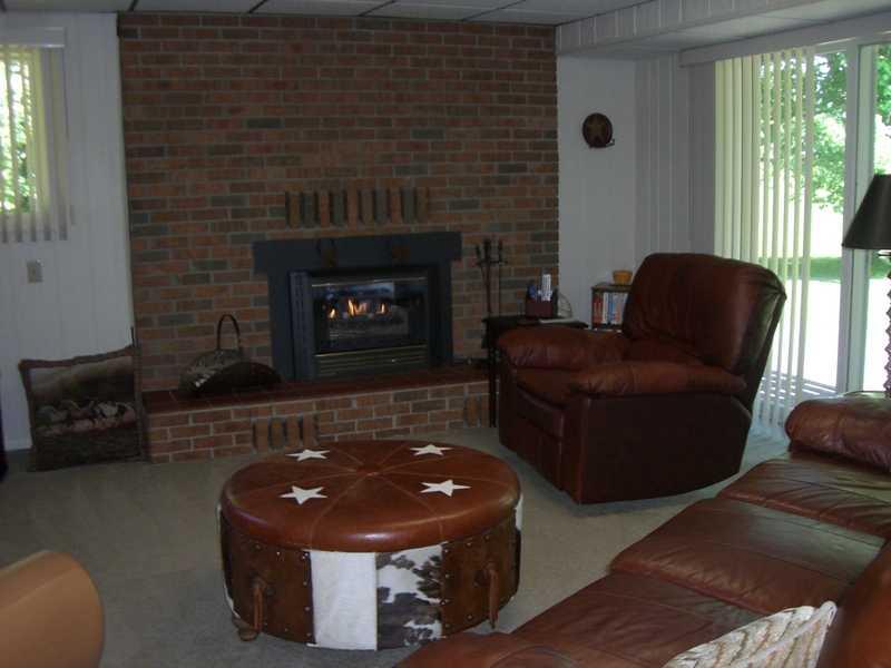 476 Methodist Road Greenville, PA 16125 - Photo 8 of 25 Den/Family/Great Room.