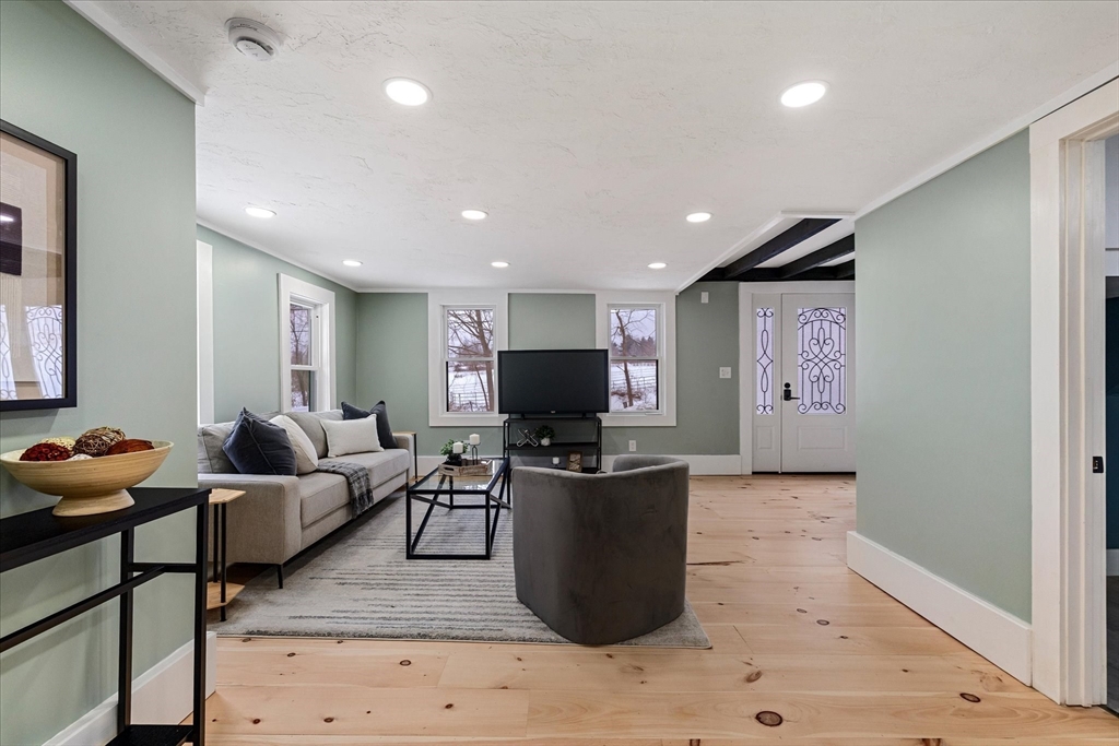 294 Boston Road Sutton, MA 01590 - Photo 7 of 38