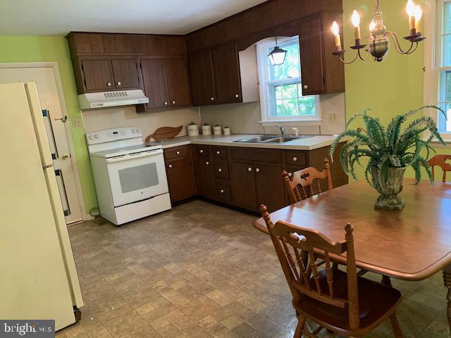 418 George Street Hanover, PA 17331 - Photo 8 of 31 Gallery Image 8