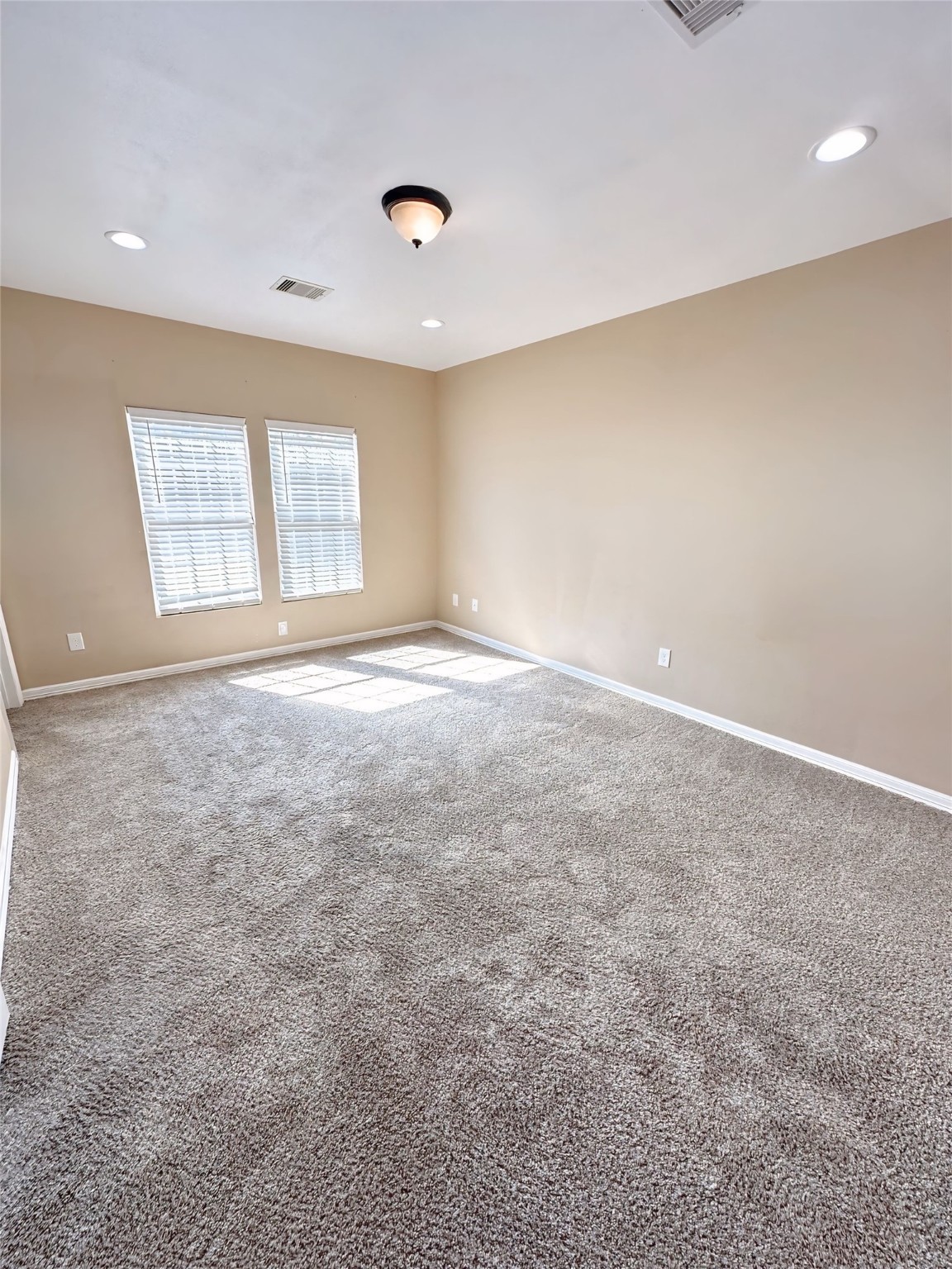 4146 Brinkley Street Houston, TX 77051 - Photo 5 of 9 an empty room with windows