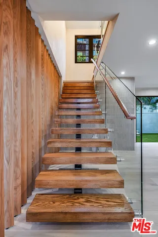 $4,895,000 | 8721 Sunset Plaza Terrace, West Hollywood, CA 90069