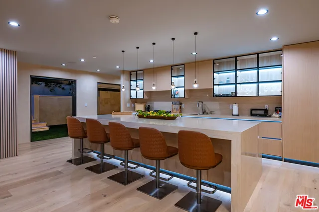 $4,895,000 | 8721 Sunset Plaza Terrace, West Hollywood, CA 90069