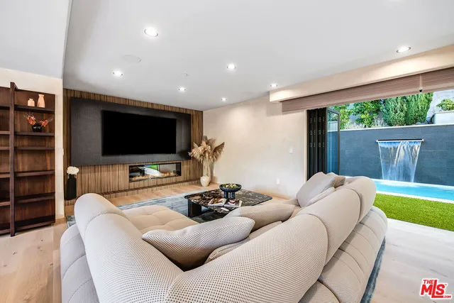 $4,895,000 | 8721 Sunset Plaza Terrace, West Hollywood, CA 90069