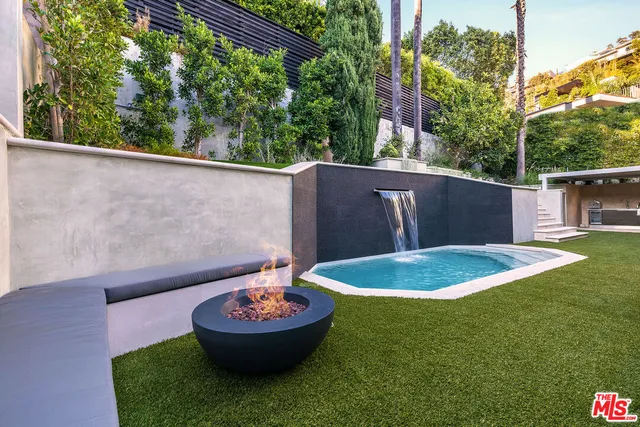 $4,895,000 | 8721 Sunset Plaza Terrace, West Hollywood, CA 90069