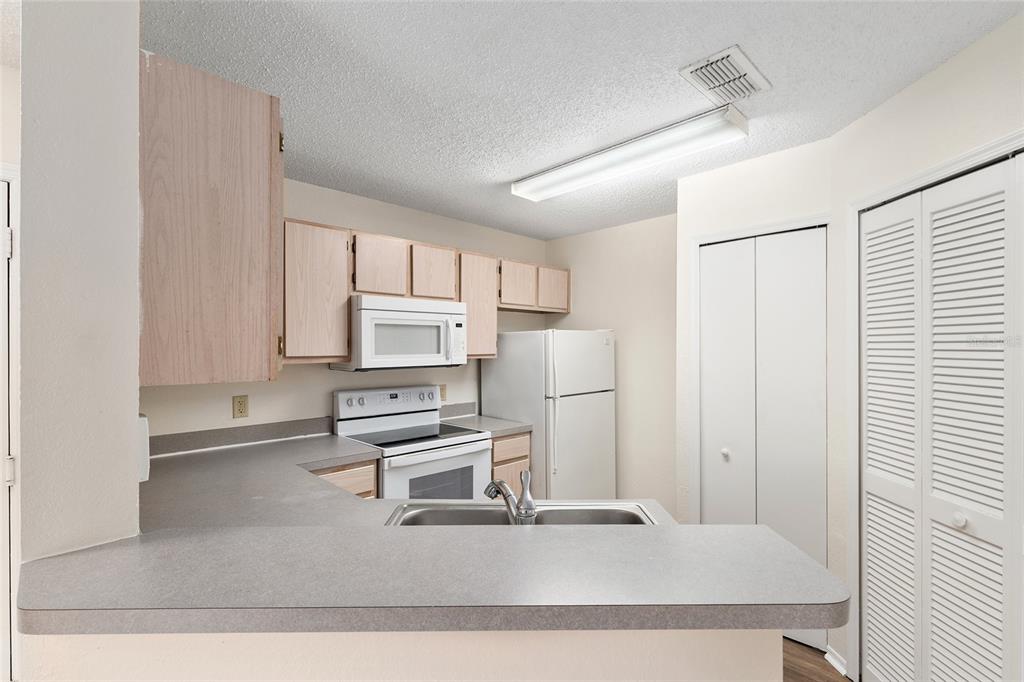 3705 Southwest 27th Street, Unit 412 Gainesville, FL 32608 - Photo 11 of 35