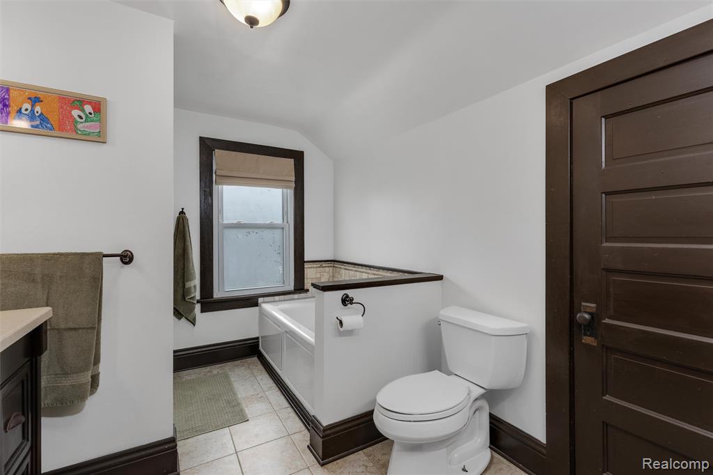 709 East Clinton Street Howell, MI 48843 - Photo 22 of 26 Gallery Image 22