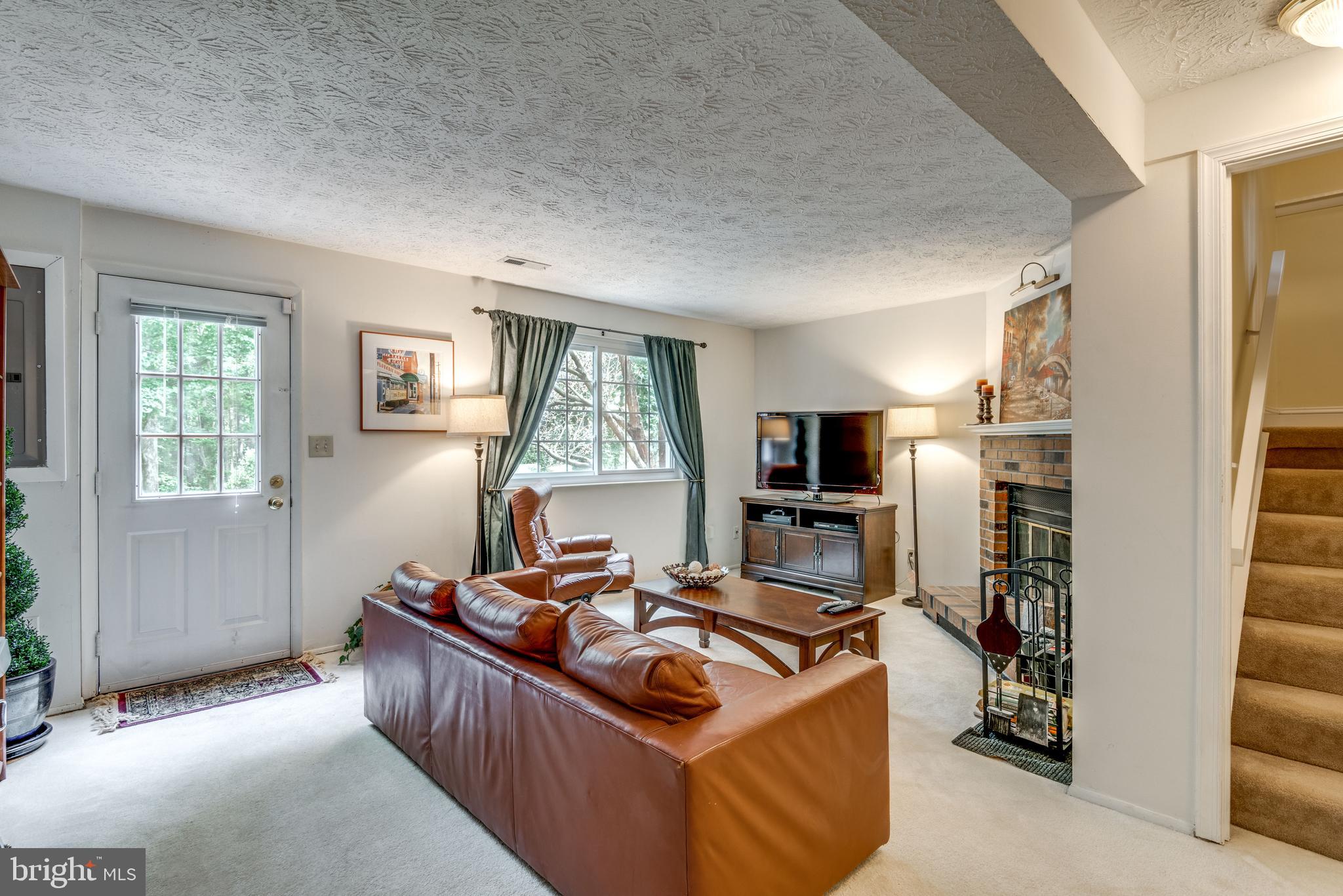 1600 Barnstead Drive Reston, VA 20194 - Photo 25 of 37 Sun lite recreation room with exit to patio deck