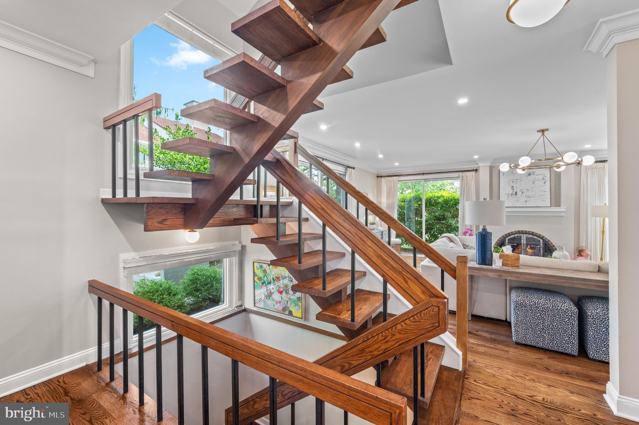 8 Brettagne Devon, PA 19333 - Photo 13 of 38 a living room with furniture and a large window