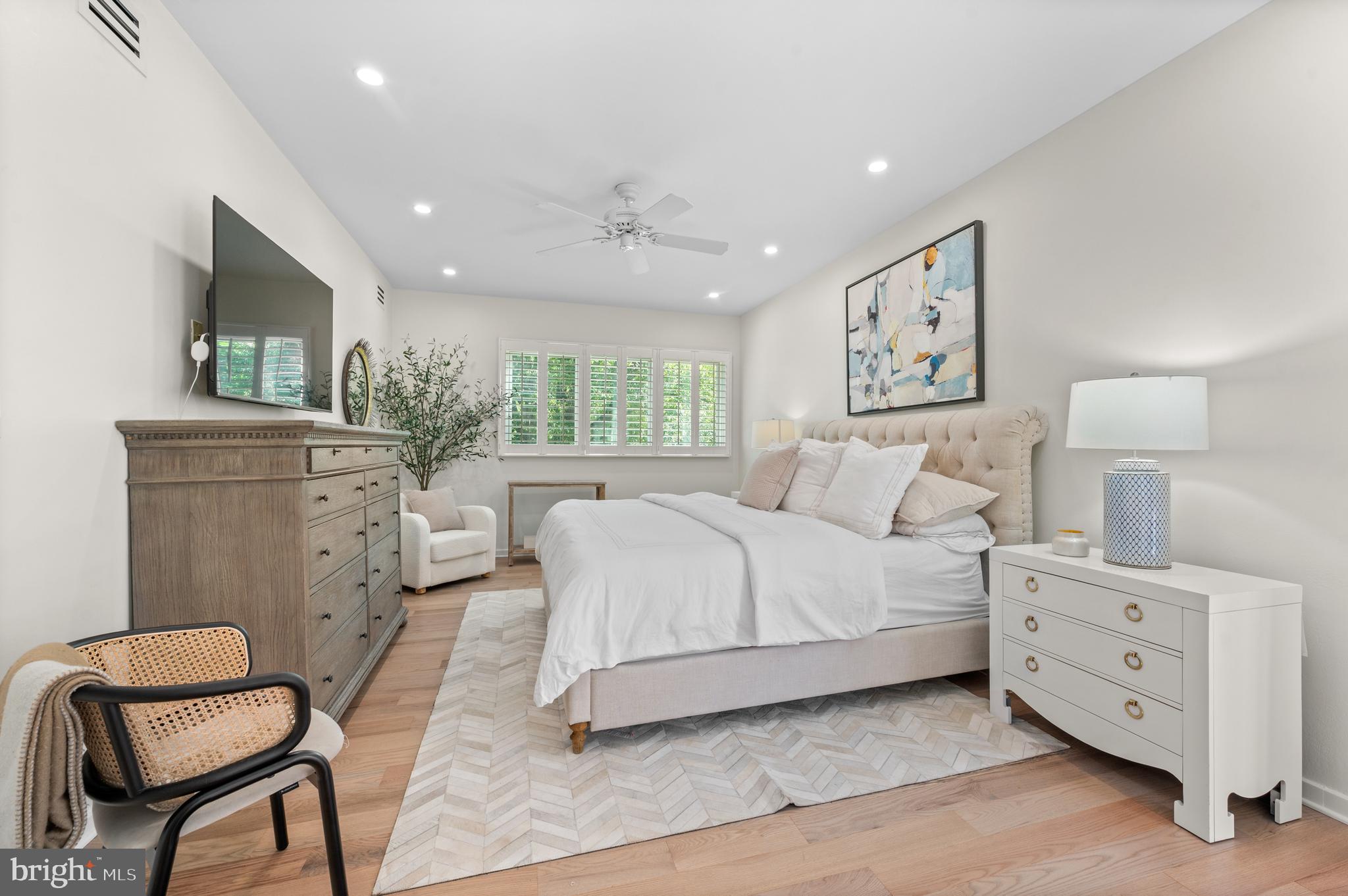 8 Brettagne Devon, PA 19333 - Photo 15 of 38 a bed room with a bed and a chair