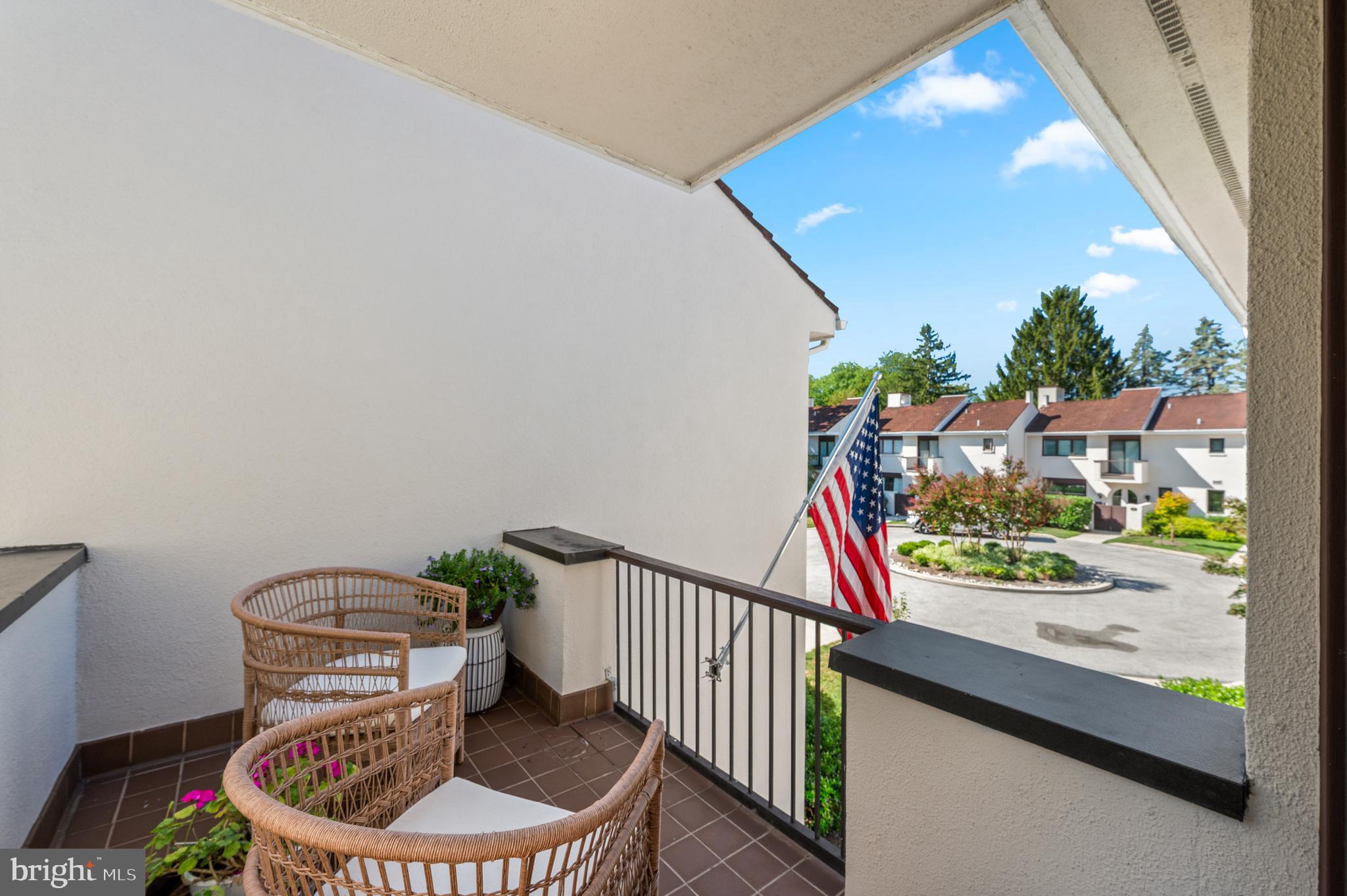 8 Brettagne Devon, PA 19333 - Photo 20 of 38 a view of entryway with workspace