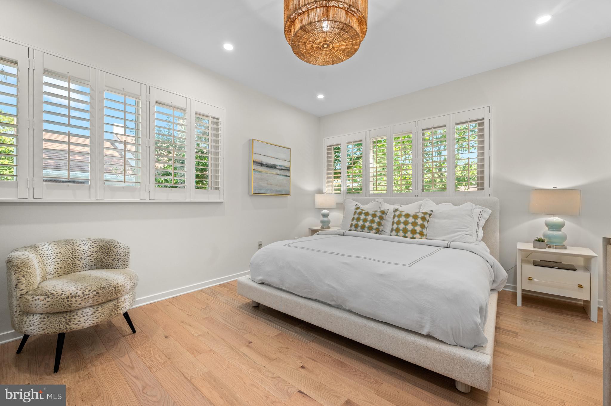 8 Brettagne Devon, PA 19333 - Photo 21 of 38 a spacious bedroom with a bed a window and a couch