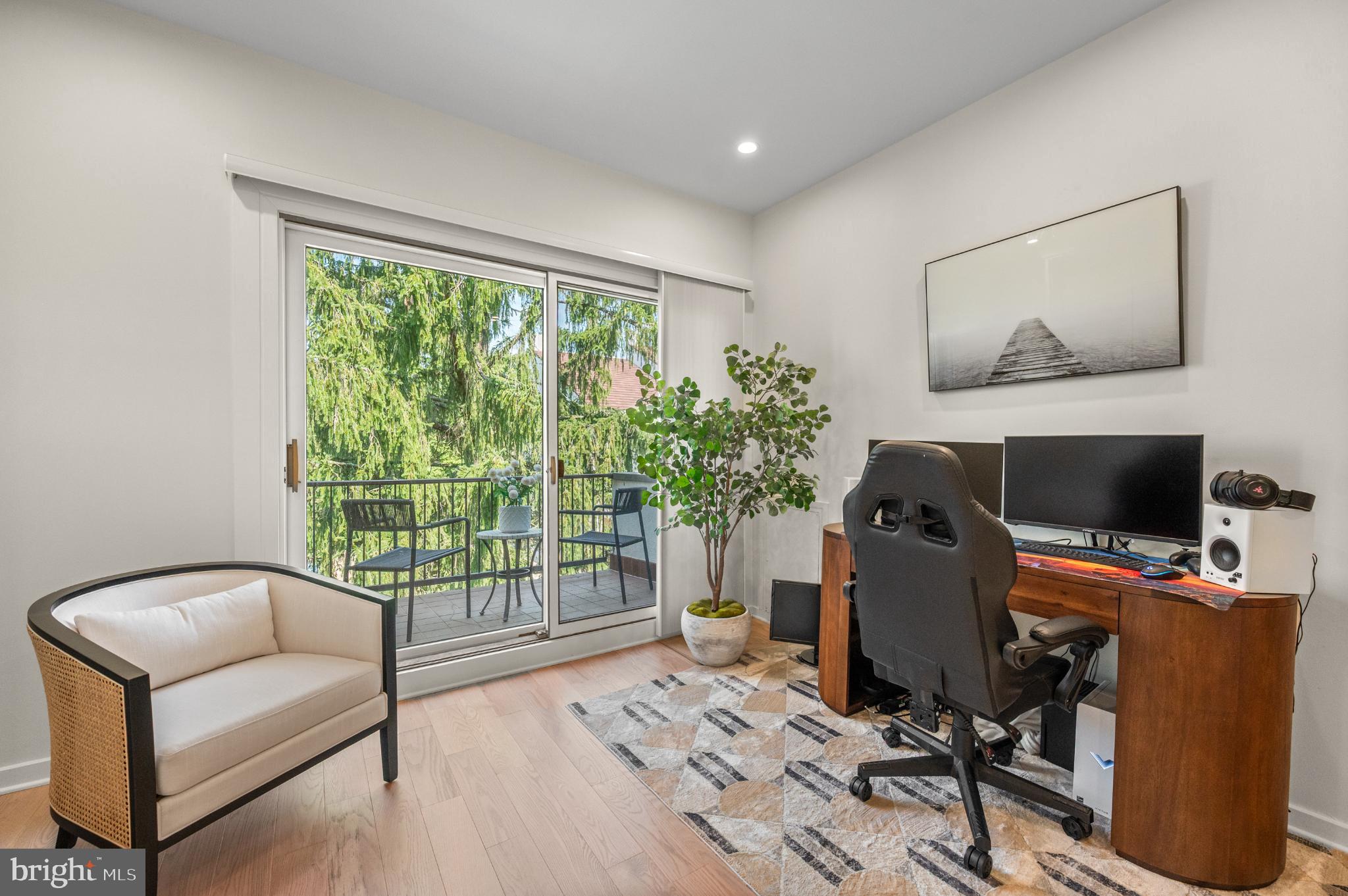 8 Brettagne Devon, PA 19333 - Photo 25 of 38 a workspace with furniture and a gate