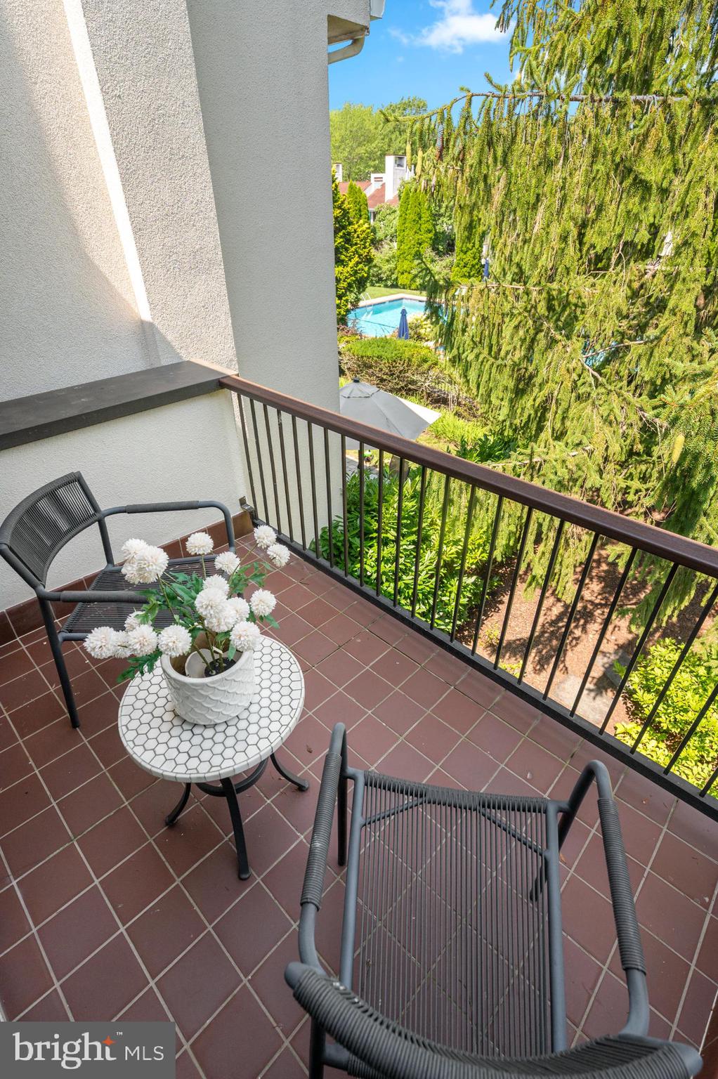 8 Brettagne Devon, PA 19333 - Photo 27 of 38 a balcony with table and chairs