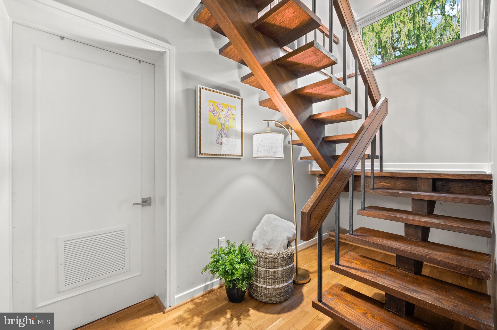 8 Brettagne Devon, PA 19333 - Photo 28 of 38 a view of entryway with workspace