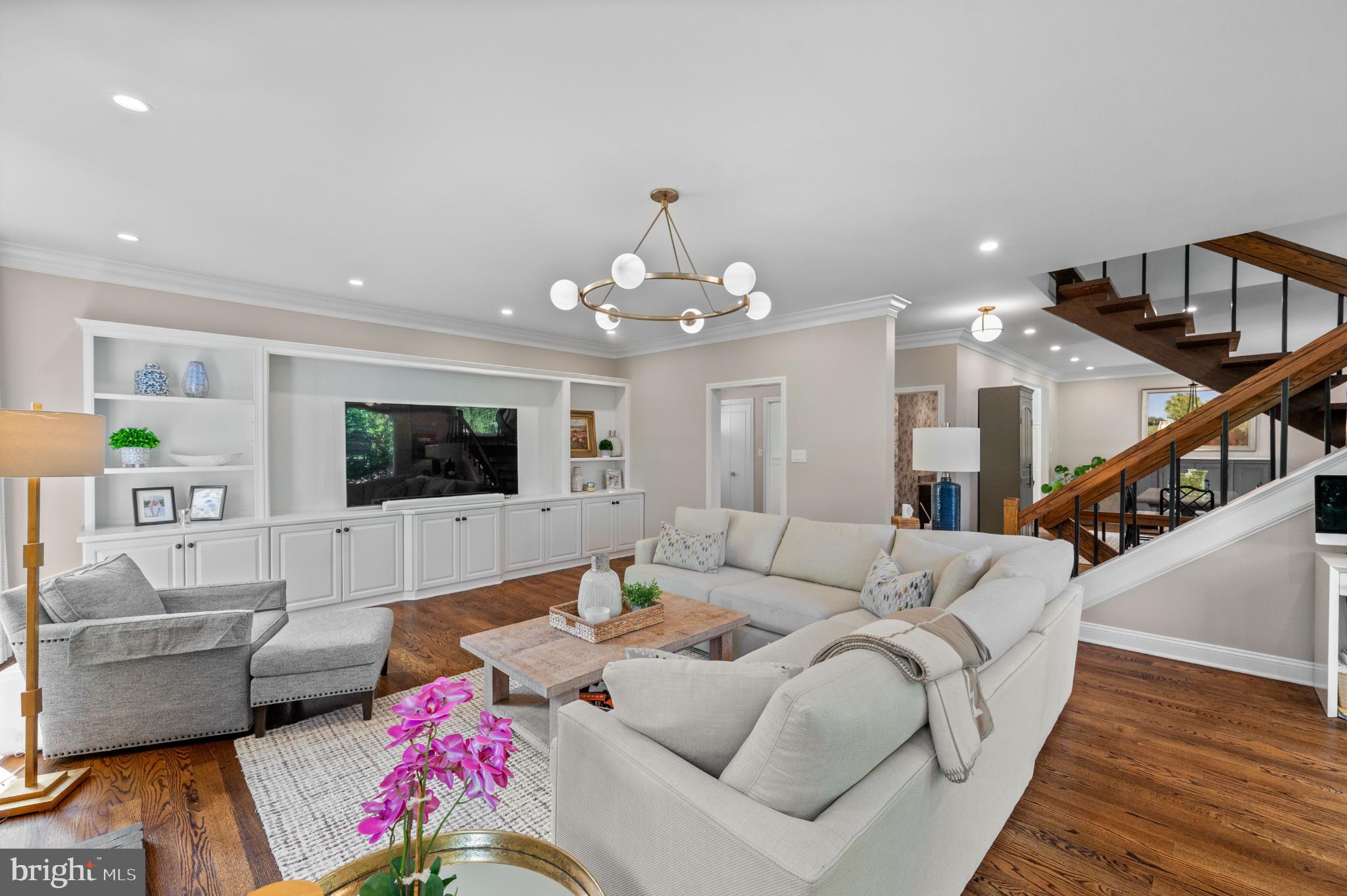 8 Brettagne Devon, PA 19333 - Photo 4 of 38 a living room with furniture and a flat screen tv