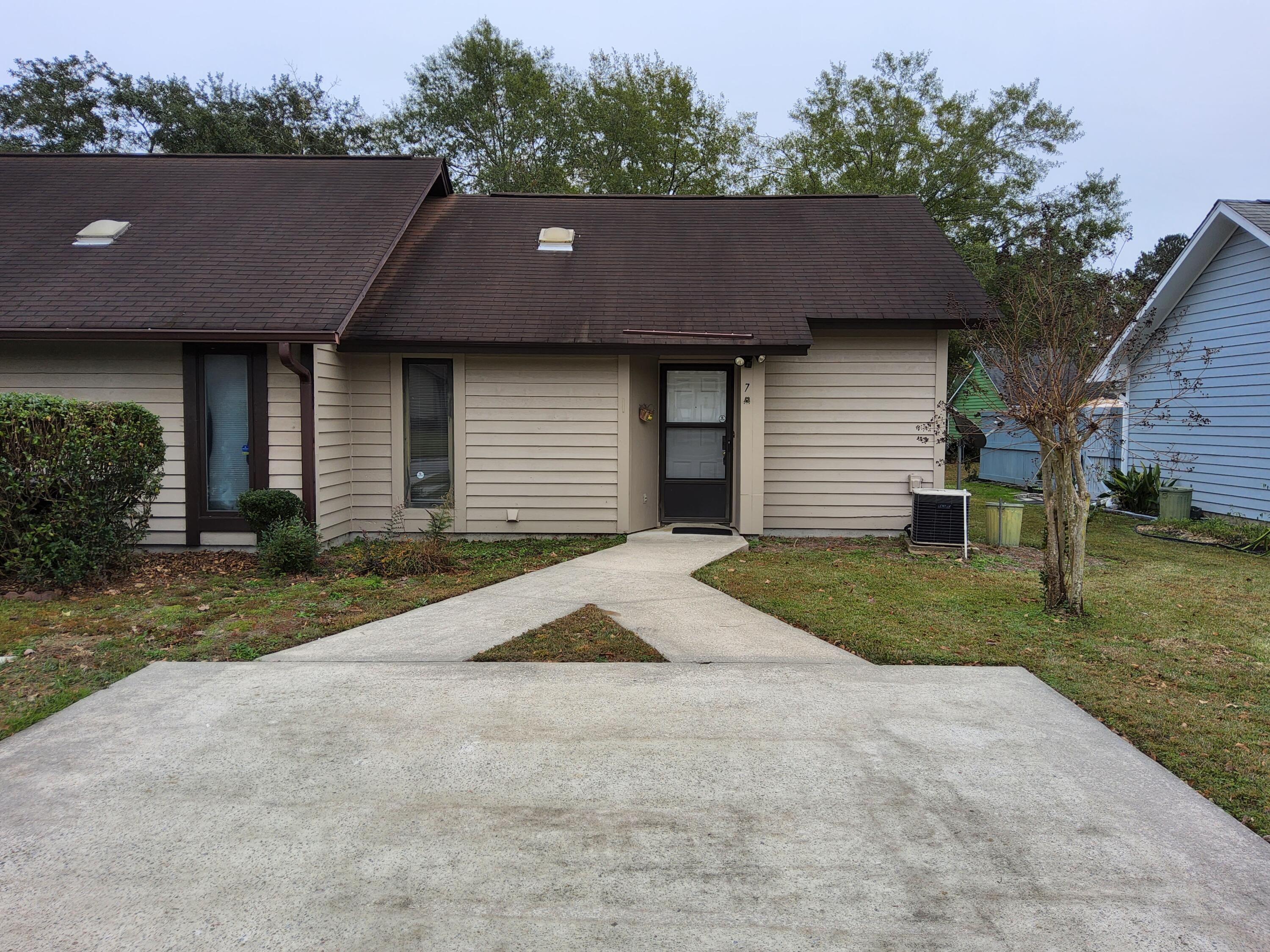 7 R Thomas Walter Circle Santee, SC 29142 - Photo 1 of 13 20221115_153744